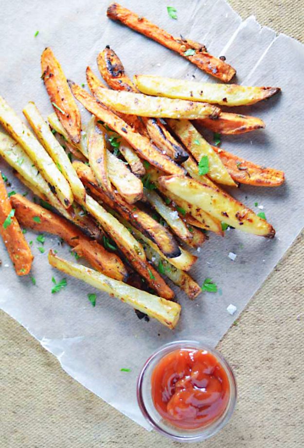 Best Recipes Made With Beer - Beer Soaked Garlic & Rosemary Fries - Easy Dinner, Lunch and Snack Recipe Ideas Made With Beer - Food for the Slow Cooker and Crockpot, Meat and Chicken Dishes, Appetizers, Homemade Pretzels, Summer BBQ Sauces and PArty Food Ideas 