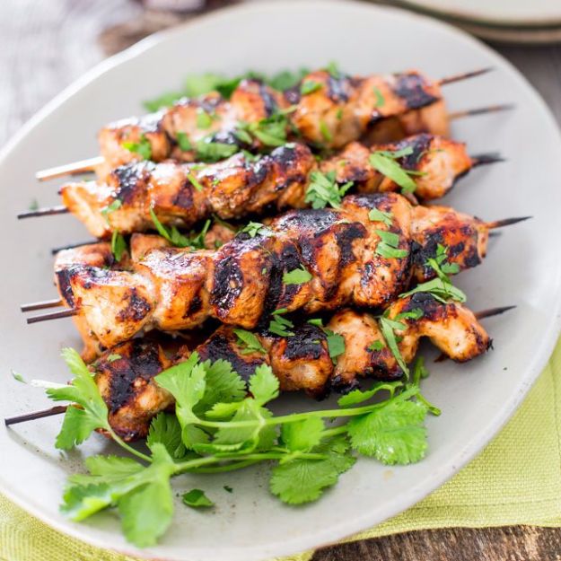 Best Recipes Made With Beer - Beer and Honey BBQ Chicken Skewers - Easy Dinner, Lunch and Snack Recipe Ideas Made With Beer - Food for the Slow Cooker and Crockpot, Meat and Chicken Dishes, Appetizers, Homemade Pretzels, Summer BBQ Sauces and PArty Food Ideas 