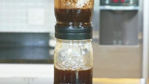 Starbuck’s Got Nothing On This DIY Cold Brew In A Mason Jar (Watch!) | DIY Joy Projects and Crafts Ideas