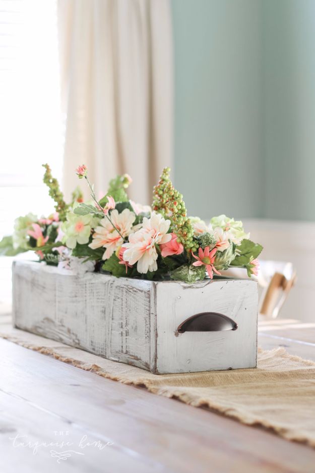 Best Country Decor Ideas - DIY Farmhouse Wooden Box Centerpiece - Rustic Farmhouse Decor Tutorials and Easy Vintage Shabby Chic Home Decor for Kitchen, Living Room and Bathroom - Creative Country Crafts, Rustic Wall Art and Accessories to Make and Sell 