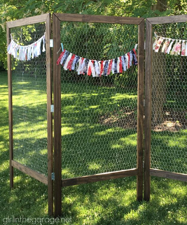 diy ideas chicken wire crafts -DIY Folding Display With Chicken Wire - Rustic Farmhouse Decor Tutorials With Chickenwire and Easy Vintage Shabby Chic Home Decor for Kitchen, Living Room and Bathroom - Creative Country Crafts #diy #crafts