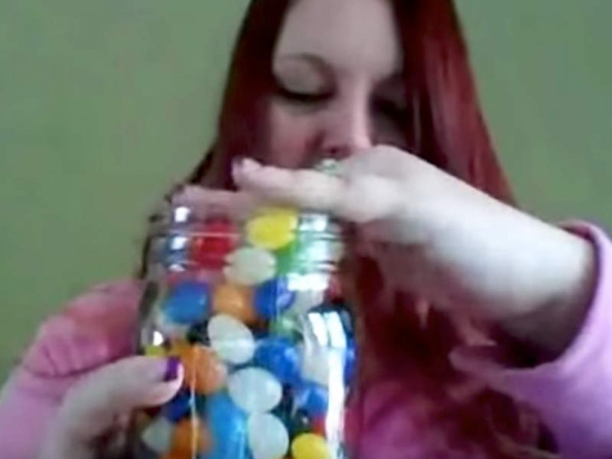 Fill Mason drinking jars with jelly beans and add a paper straw for a cute  Easter gift (2013).