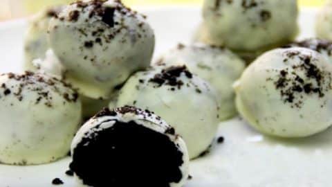 Can You Believe You Need Only Three Ingredients To Make These Mouthwatering Oreo Balls? | DIY Joy Projects and Crafts Ideas