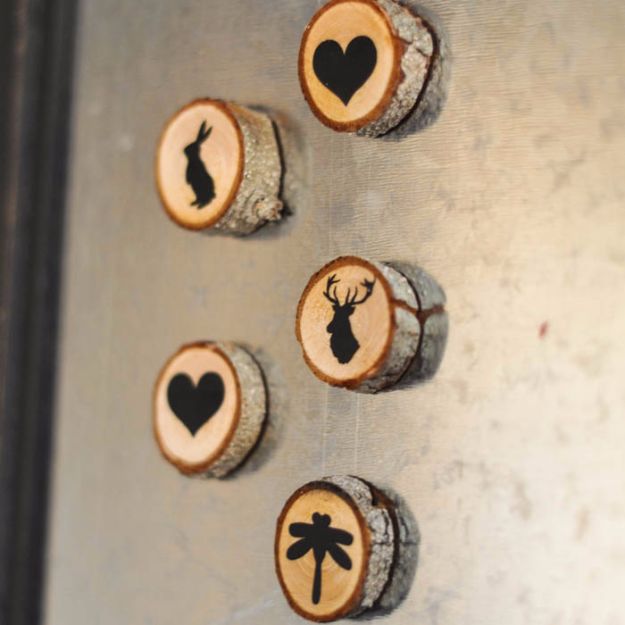 Best Country Decor Ideas - Wood Slice Magnets - Rustic Farmhouse Decor Tutorials and Easy Vintage Shabby Chic Home Decor for Kitchen, Living Room and Bathroom - Creative Country Crafts, Rustic Wall Art and Accessories to Make and Sell 