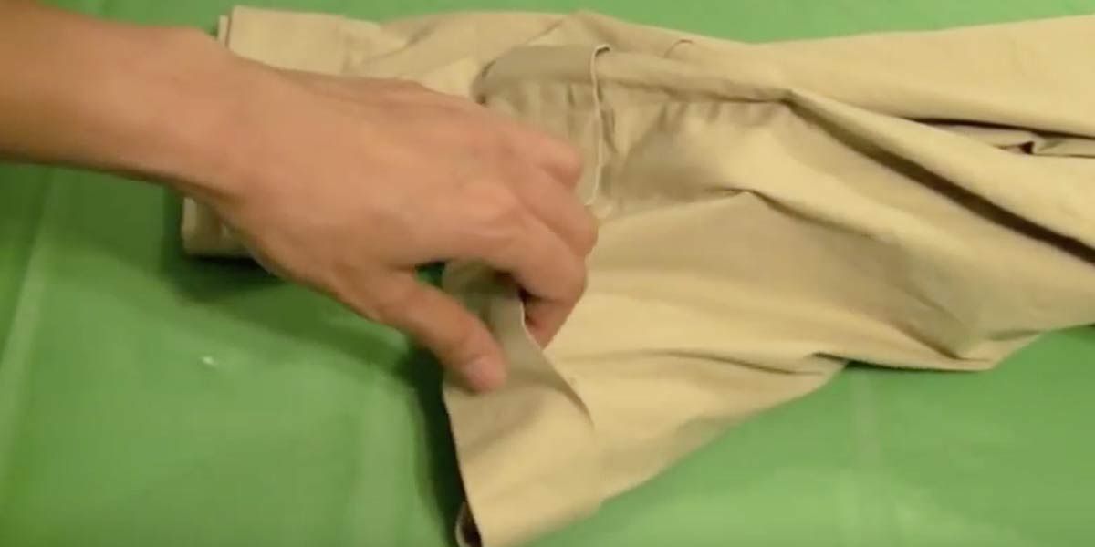 You Won’t Believe The Incredibly Useful Item She Makes By Repurposing A Pair Of Old Pants (Watch!) | DIY Joy Projects and Crafts Ideas