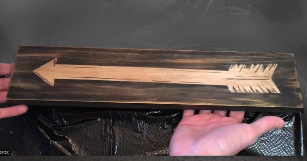DIY Arrow Sign From Pallet