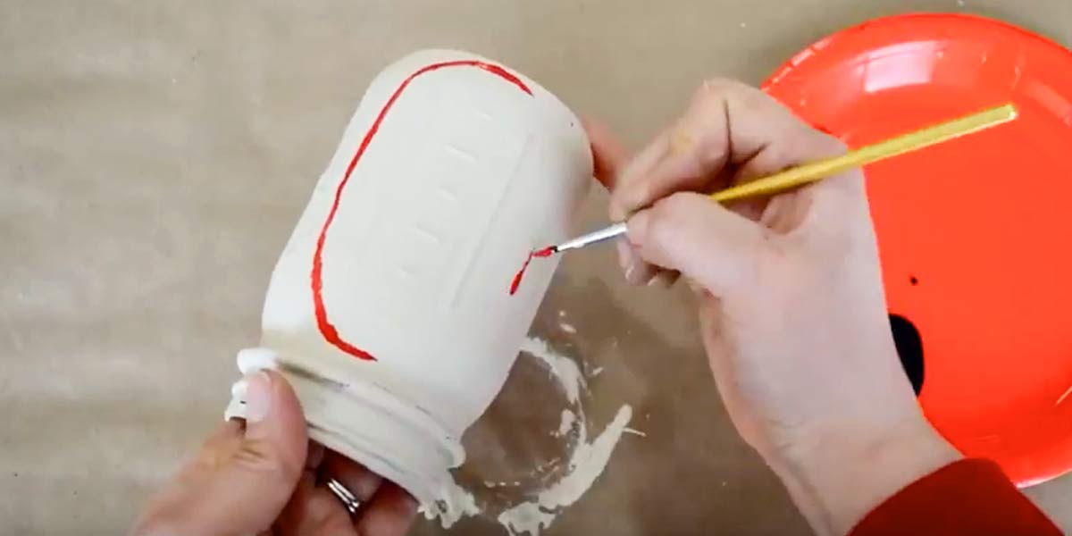 She Paints A Mason Jar White And Next She Paints An All Time Favorite Design In Red! | DIY Joy Projects and Crafts Ideas