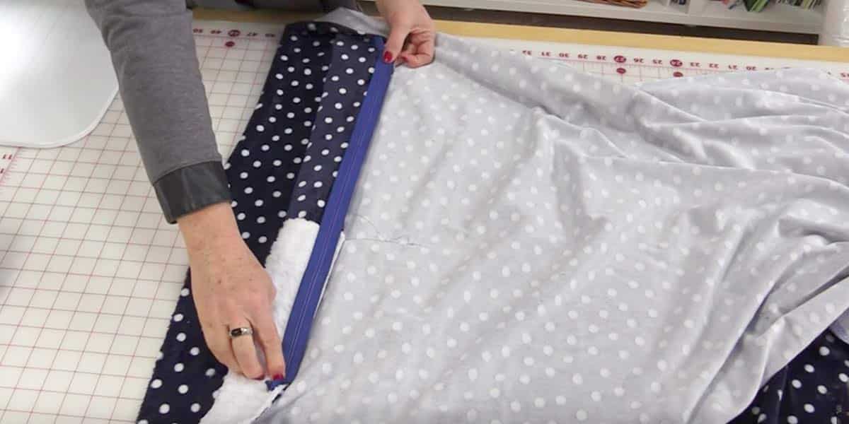 She Sews  A Large Piece Of Muslin, Adds A Product To It And Watch What She Does Next! | DIY Joy Projects and Crafts Ideas