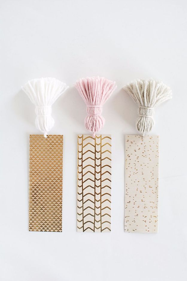 DIY Projects for Readers - DIY Chunky Tassel Bookmarks - Book Storage, Bookmarks, Cool Bookshelves, Creative Projects Made With Books and For Book Lovers - Reading Lights, Bedside Table Ideas - Easy Crafts and DIY Ideas by DIY JOY 