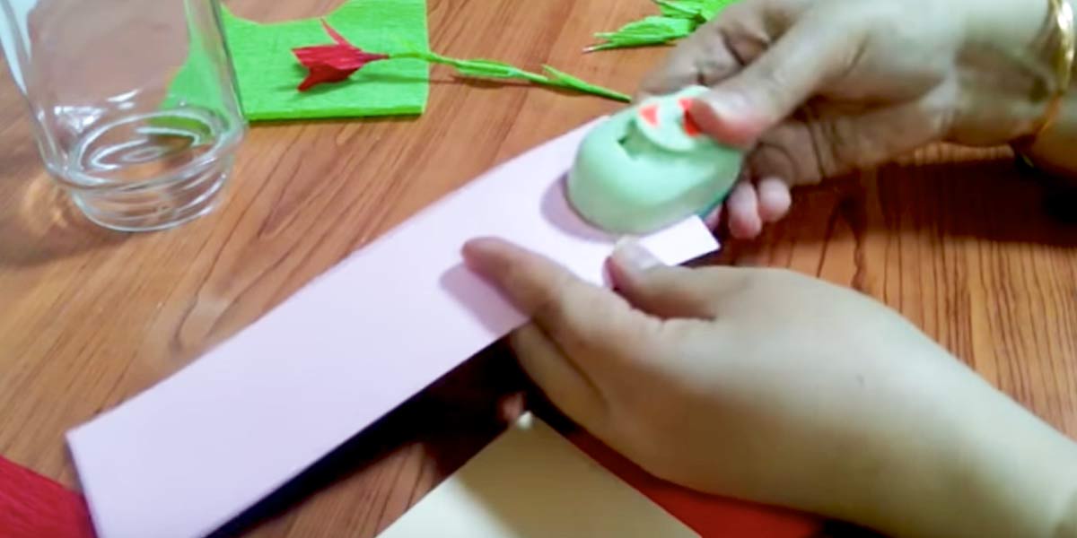 She Rolls Crepe Paper On A Wire And Watch What She Does With It! | DIY Joy Projects and Crafts Ideas