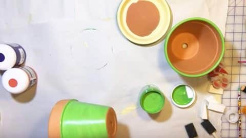 She Paints Clay Pots And After Seeing What She Does Next, You’ll Definitely Want To Do | DIY Joy Projects and Crafts Ideas