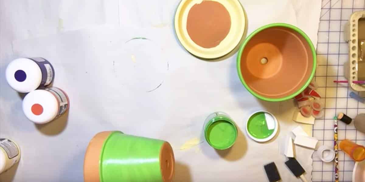 She Paints Clay Pots And After Seeing What She Does Next, You’ll Definitely Want To Do | DIY Joy Projects and Crafts Ideas