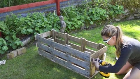You Won’t Believe What She Makes Out Of A Simple Wooden Pallet. Watch! | DIY Joy Projects and Crafts Ideas