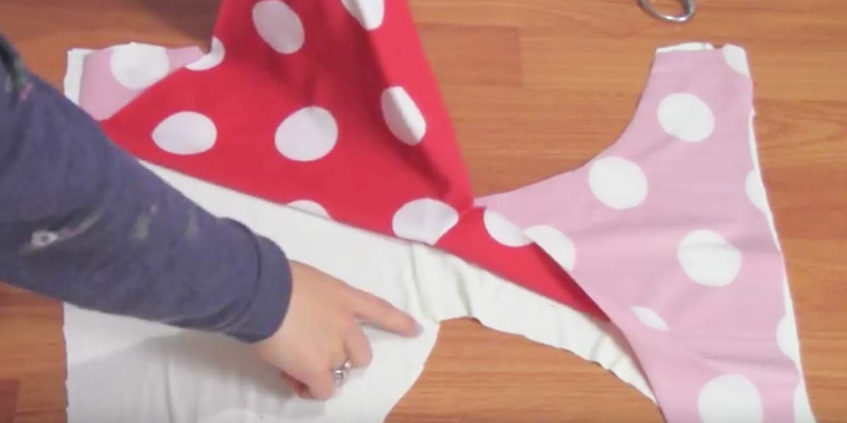 She Cuts Two Pieces Of Fabric Exactly Alike For A Retro Look You Must Have! | DIY Joy Projects and Crafts Ideas