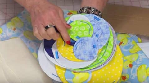 She Cuts Circles In Several Sizes And What She Does With Them Is So Unique. Watch! | DIY Joy Projects and Crafts Ideas