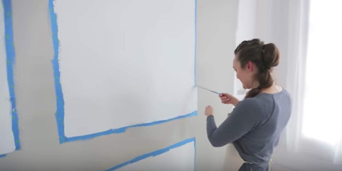 She Gives A Wall A 3-Dimensional Look. Watch How She Does It And 2 Other Decor Tips! | DIY Joy Projects and Crafts Ideas