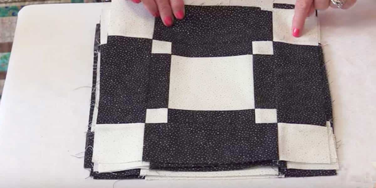 She Cuts Small White Squares And Larger Black Ones And Makes An Item You’ll Adore! | DIY Joy Projects and Crafts Ideas