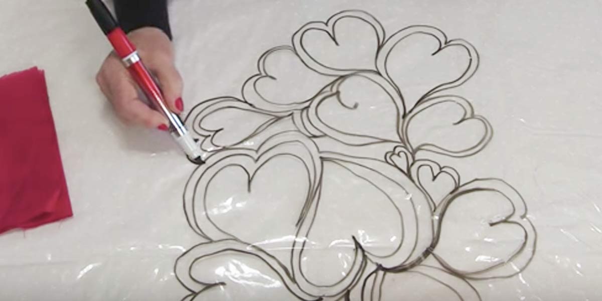 She Draws Hearts On Plastic — Watch Why And How She Does This. You’ll Heart It! | DIY Joy Projects and Crafts Ideas