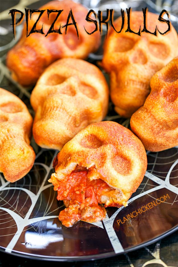 Best Halloween Party Snacks - Pizza Skulls - Healthy Ideas for Kids for School, Teens and Adults - Easy and Quick Recipes and Idea for Dips, Chips, Spooky Cookies and Treats - Appetizers and Finger Foods Made With Vegetables, No Candy, Cheap Food, Scary DIY Party Foods With Step by Step Tutorials #halloween #halloweenrecipes #halloweenparty