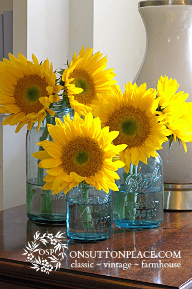 Best Mason Jar Crafts for Fall - Sunflower Mason Jar - DIY Mason Jar Ideas for Centerpieces, Wedding Decorations, Homemade Gifts, Craft Projects with Leaves, Flowers and Burlap, Painted Art, Candles and Luminaries for Cool Home Decor 