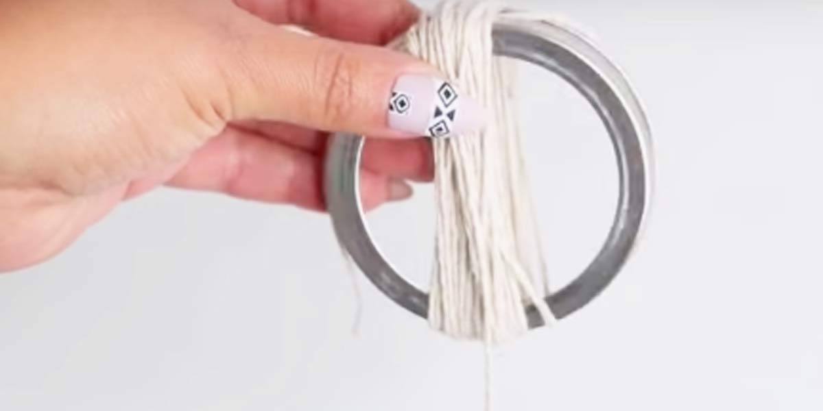 She Wraps Cotton Crochet Thread Around A Lid And Watch To See The Cool Item She Makes! | DIY Joy Projects and Crafts Ideas