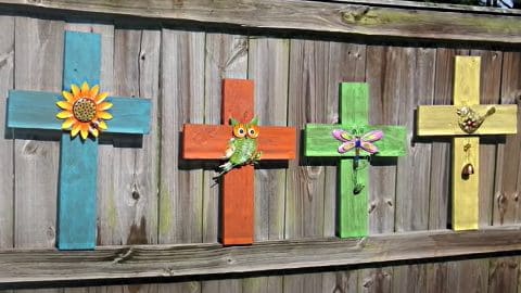 Learn How to Make and Decorate DIY Crosses Made From Old Fence Wood | DIY Joy Projects and Crafts Ideas