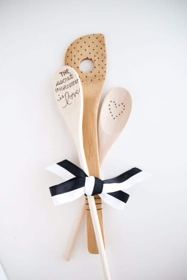 Cheap Wedding Gift Ideas - Art Etched Wooden Spoons - DIY Wedding Gifts You Can Make On A Budget - Quick and Easy Ideas for Handmade Presents for the Couple Getting Married - Inexpensive Things To Make for Bride and Groom - DIY Home Decor, Wall Art, Glassware, Furniture, Tableware, Place Settings, Cake and Cookie Plates and Glasses #diyweddings #weddinggifts