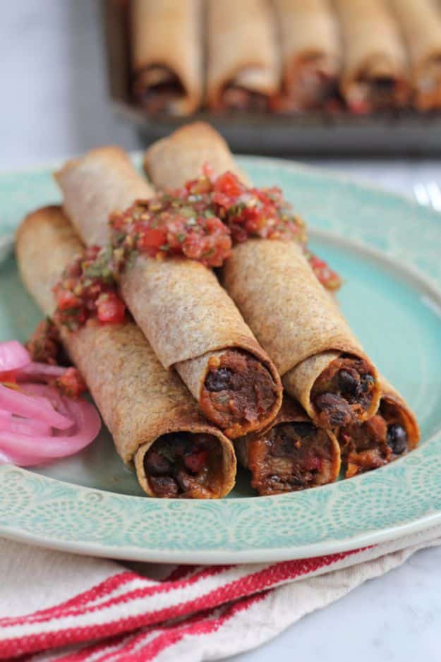 Back to School Lunch Ideas - Baked Veggie Taquitos - Quick Snacks, Lunches and Homemade Lunchables - Bento Box Style Lunch for People in A Hurry - Fast Lunch Recipes to Pack Ahead - Healthy Ideas for Kids, Teens and Adults 