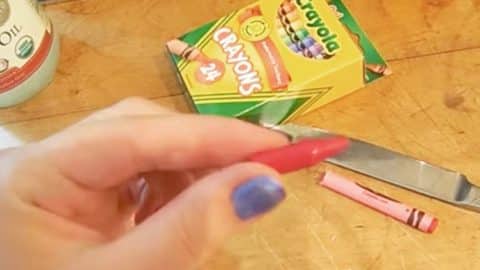 She Melts Her Kids Crayons And You Won’t Believe What She Makes With Them. Watch! | DIY Joy Projects and Crafts Ideas