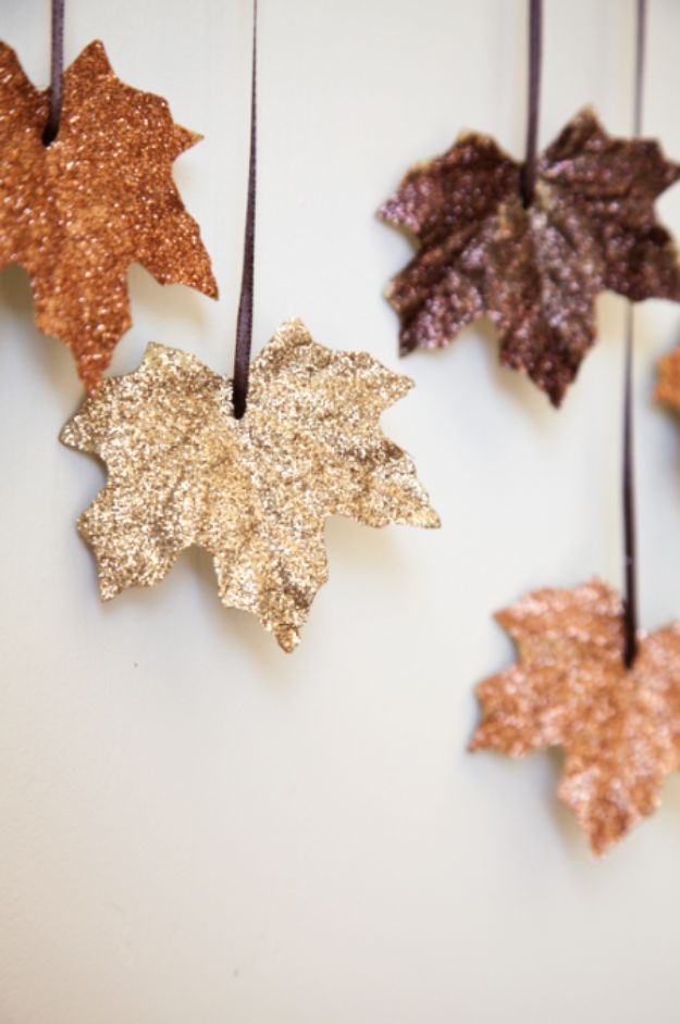 Easy Fall Craft Idea - Best Crafts for Fall Decorating - DIY Falling Leaves Garland - Fall Table Decor Ideas - DIY Fall Table Decorating Projects - Autumn Garlands - Easy Fall Crafts With Leaves - Rustic Fall Garland for Thanksgiving Home Decor