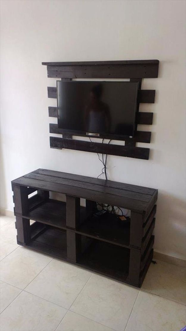 DIY Media Consoles and TV Stands - DIY Pallet Media Console and TV stand - Make a Do It Yourself Entertainment Center With These Easy Step By Step Tutorials - Easy Farmhouse Decor Media Stand for Television - Free Plans and Instructions for Building and Painting Your Own DIY Furniture - IKEA Hacks for TV Stand Idea - Quick and Easy Ways to Decorate Your Home On A Budget #diyhomedecor