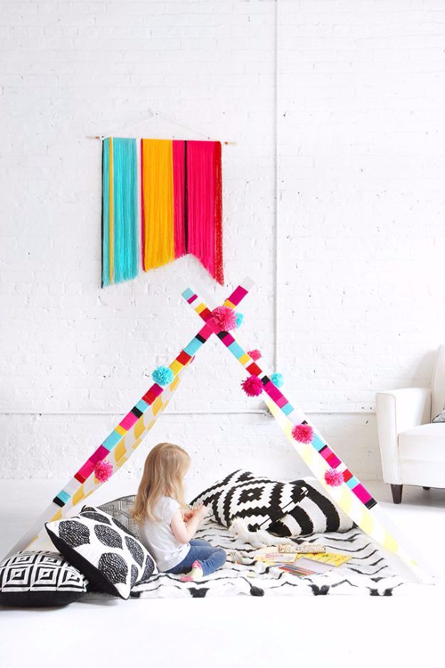 DIY Ideas With Yarn and Best Yarn Crafts - DIY Yarn Banner And Teepee - Wall Hangings, Easy Dream Catchers, Crochet Ideas for Teens, Adults and Kids - Knitting , No Sew and Weaving Projects Make Awesome Wall Art and Home Decor on A Budget 