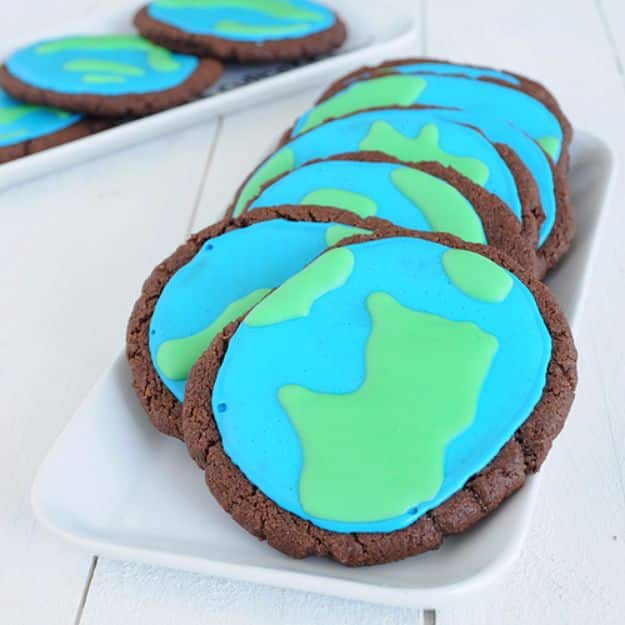 Cool Cookie Decorating Ideas - Earth Cookies- Easy Ways To Decorate Cute, Adorable Cookies - Quick Recipes and Simple Decorating Tips With Icing, Candy, Chocolate, Buttercream Frosting and Fruit - Best Party Trays and Cookie Arrangements #recipes