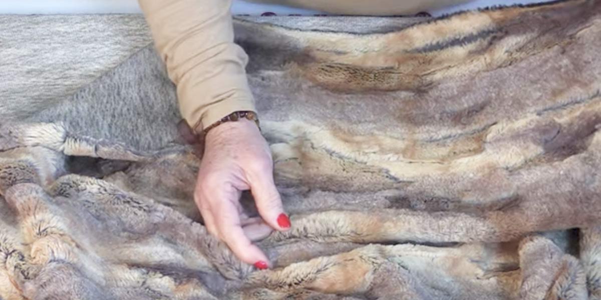 She Makes An Amazing Item With Faux Fur That You’ll Have To Have. Watch! | DIY Joy Projects and Crafts Ideas