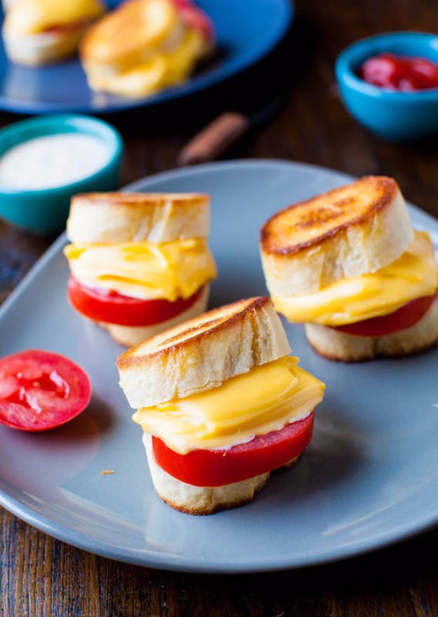 Back to School Lunch Ideas - Mini Grilled Cheese And Tomato Sandwich - Quick Snacks, Lunches and Homemade Lunchables - Bento Box Style Lunch for People in A Hurry - Fast Lunch Recipes to Pack Ahead - Healthy Ideas for Kids, Teens and Adults 