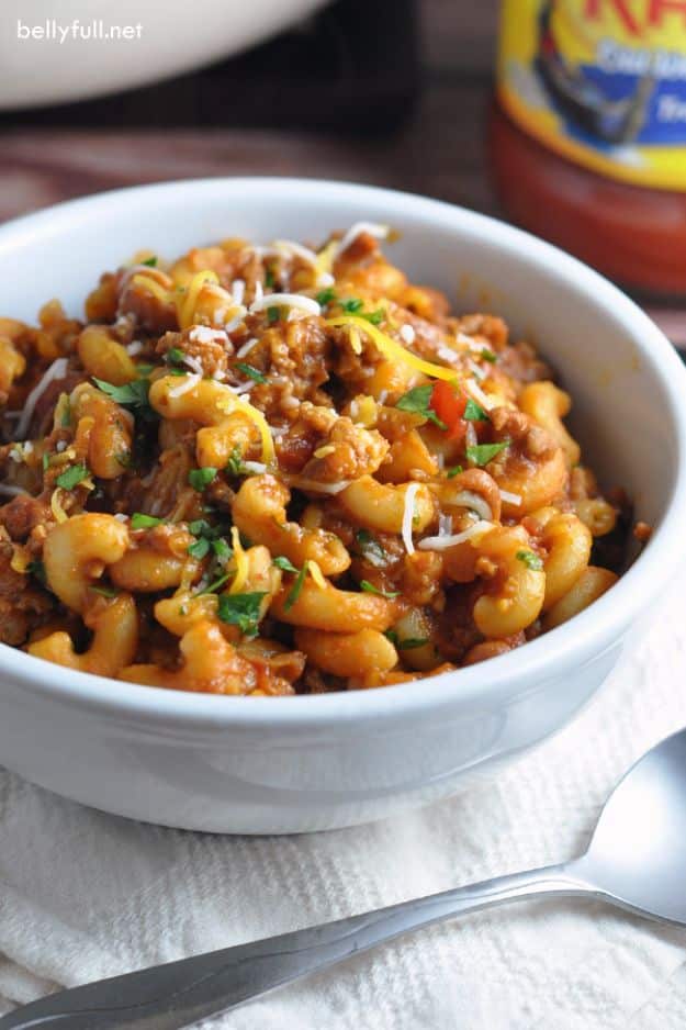 Easy Dinner Ideas for One - One Pot Chili Mac And Cheese - Quick, Fast and Simple Recipes to Make for a Single Person - Freeze and Make Ahead Dinner Recipe Tips for Best Weeknight Dinners for Singles - Chicken, Fish, Vegetable, No Bake and Vegetarian Options - Crockpot, Microwave, Healthy, Lowfat Options 