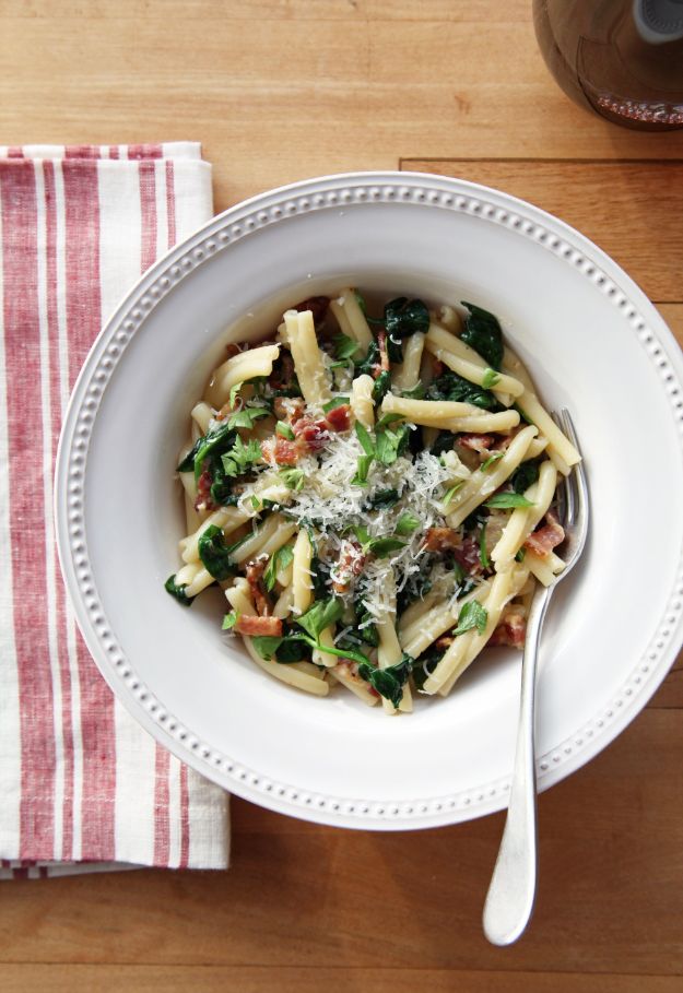 Easy Dinner Ideas for One - Pasta Carbonara With Spinach - Quick, Fast and Simple Recipes to Make for a Single Person - Freeze and Make Ahead Dinner Recipe Tips for Best Weeknight Dinners for Singles - Chicken, Fish, Vegetable, No Bake and Vegetarian Options - Crockpot, Microwave, Healthy, Lowfat Options 