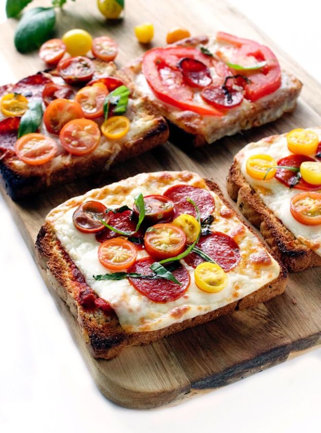 Easy Dinner Ideas for One - Pizza Toast - Quick, Fast and Simple Recipes to Make for a Single Person - Freeze and Make Ahead Dinner Recipe Tips for Best Weeknight Dinners for Singles - Chicken, Fish, Vegetable, No Bake and Vegetarian Options - Crockpot, Microwave, Healthy, Lowfat Options 