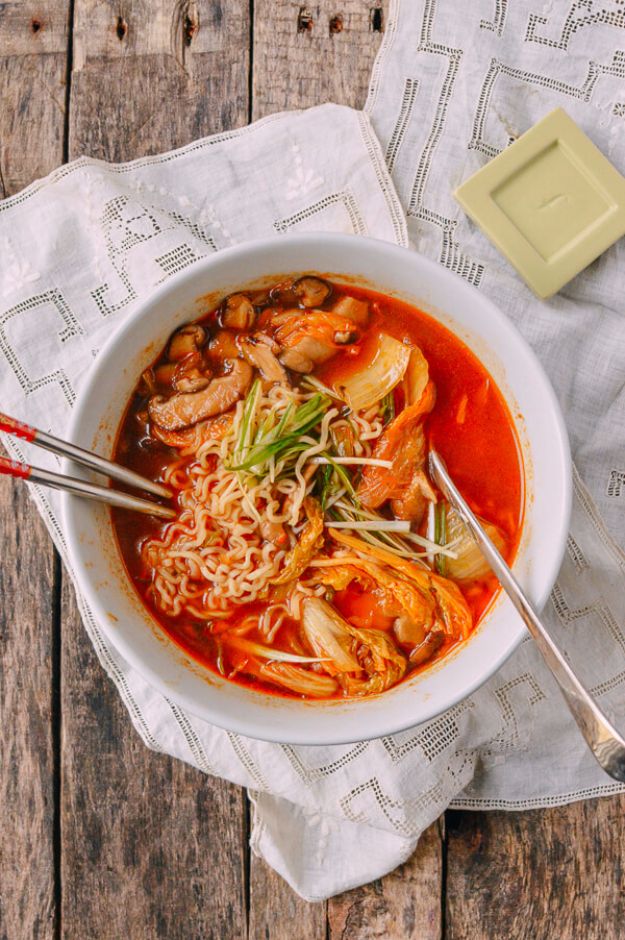 Easy Dinner Ideas for One - Quick And Easy Kimchi Ramen - Quick, Fast and Simple Recipes to Make for a Single Person - Freeze and Make Ahead Dinner Recipe Tips for Best Weeknight Dinners for Singles - Chicken, Fish, Vegetable, No Bake and Vegetarian Options - Crockpot, Microwave, Healthy, Lowfat Options 