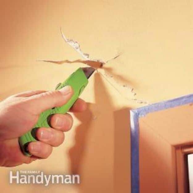 Easy Home Repair Hacks - Repair a Drywall Crack - Quick Ways To Fix Your Home With Cheap and Fast DIY Projects - Step by step Tutorials, Good Ideas for Renovating, Simple Tips and Tricks for Home Improvement on A Budget #diy #homeimprovement