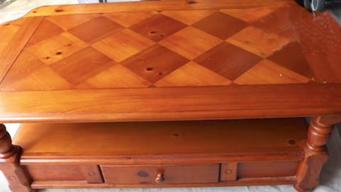 She Easily Transforms This Ugly Old Coffee Table Into Something Awesome. Watch! | DIY Joy Projects and Crafts Ideas