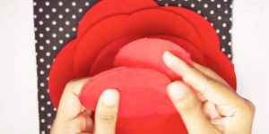 She Cuts A Bunch Of Red Circles Out Of Felt And Makes A Beautiful Piece You’ll Love!
