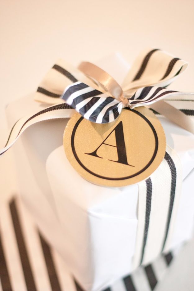 Creative Bows For Packages - Black And White Bow - Make DIY Bows for Christmas Presents and Holiday Gifts - Cute and Easy Ideas for Making Your Own Bows and Ribbons - Step by Step Tutorials and Instructions for Tying A Bow - Cheap and Crafty Gift Wrapping Ideas on A Budget #diy #gifts #giftwrapping #christmasgifts