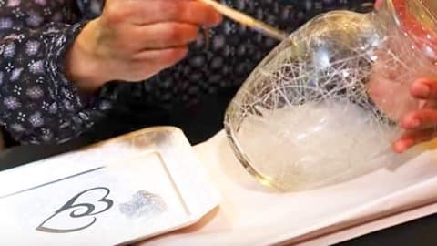 She Draws On Glass With A Crayon And What She Does Next Gives Illusion Of Cracked Glass | DIY Joy Projects and Crafts Ideas
