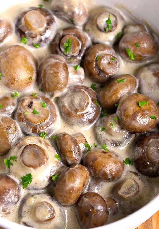Best Thanksgiving Side Dishes - Creamy Garlic Mushrooms - Easy Make Ahead and Crockpot Versions of the Best Thanksgiving Recipes #thanksgiving #recipes