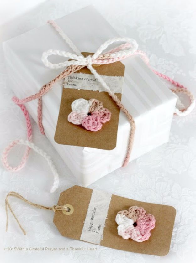 Creative Bows For Packages - Crochet Gift Bow - Make DIY Bows for Christmas Presents and Holiday Gifts - Cute and Easy Ideas for Making Your Own Bows and Ribbons - Step by Step Tutorials and Instructions for Tying A Bow - Cheap and Crafty Gift Wrapping Ideas on A Budget #diy #gifts #giftwrapping #christmasgifts