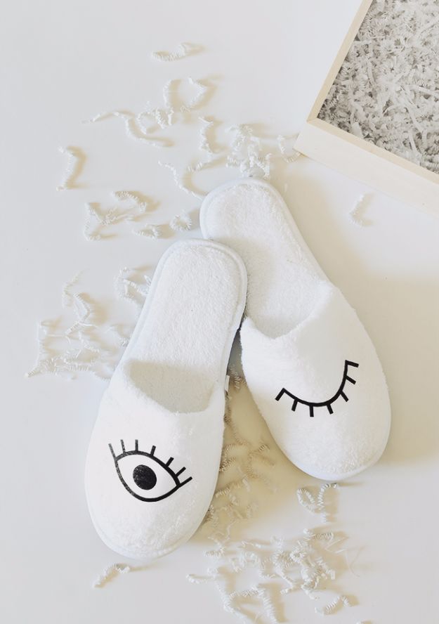 Cheap DIY Gifts and Inexpensive Homemade Christmas Gift Ideas for People on A Budget - DIY Eye Slippers - To Make These Cool Presents Instead of Buying for the Holidays - Easy and Low Cost Gifts for Mom, Dad, Friends and Family - Quick Dollar Store Crafts and Projects for Xmas Gift Giving #gifts #diy