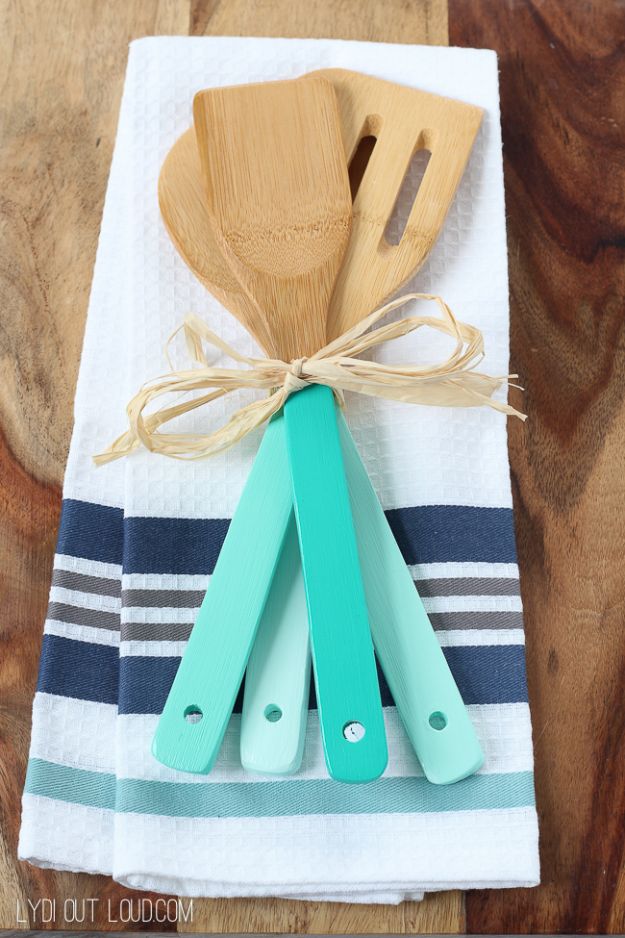 Cheap DIY Gifts and Inexpensive Homemade Christmas Gift Ideas for People on A Budget - DIY Ombre Kitchen Utensils - To Make These Cool Presents Instead of Buying for the Holidays - Easy and Low Cost Gifts for Mom, Dad, Friends and Family - Quick Dollar Store Crafts and Projects for Xmas Gift Giving