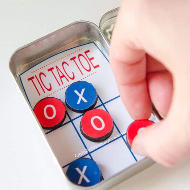 Cheap DIY Gifts and Inexpensive Homemade Christmas Gift Ideas for People on A Budget - DIY Pocket TIC TAC TOE Game - To Make These Cool Presents Instead of Buying for the Holidays - Easy and Low Cost Gifts for Mom, Dad, Friends and Family - Quick Dollar Store Crafts and Projects for Xmas Gift Giving #gifts #diy