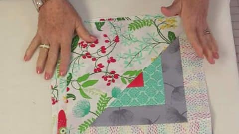 Piece A Half Of A Log Cabin Pattern And Half Of A Triangle To Make This Quilt | DIY Joy Projects and Crafts Ideas